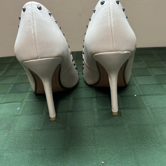 Zara Heels with studs - Picture 3 of 12